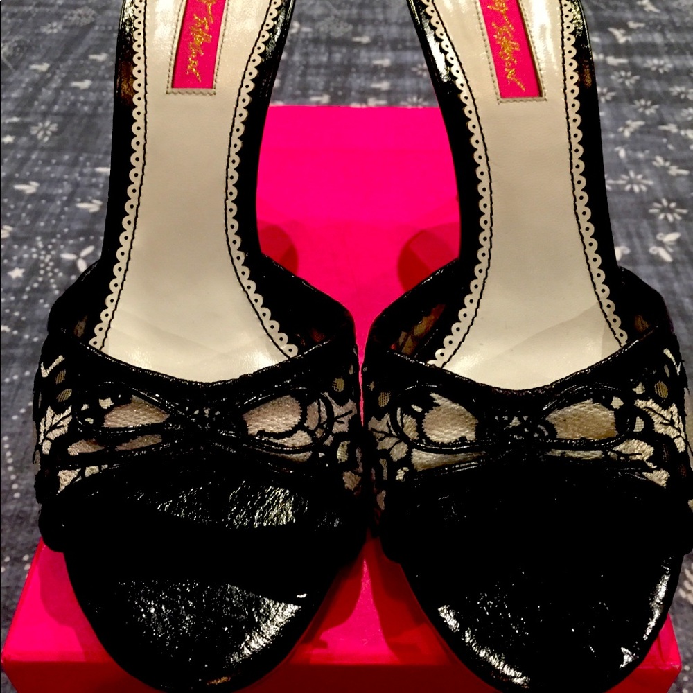 Betsey Johnson Preowned Size 10